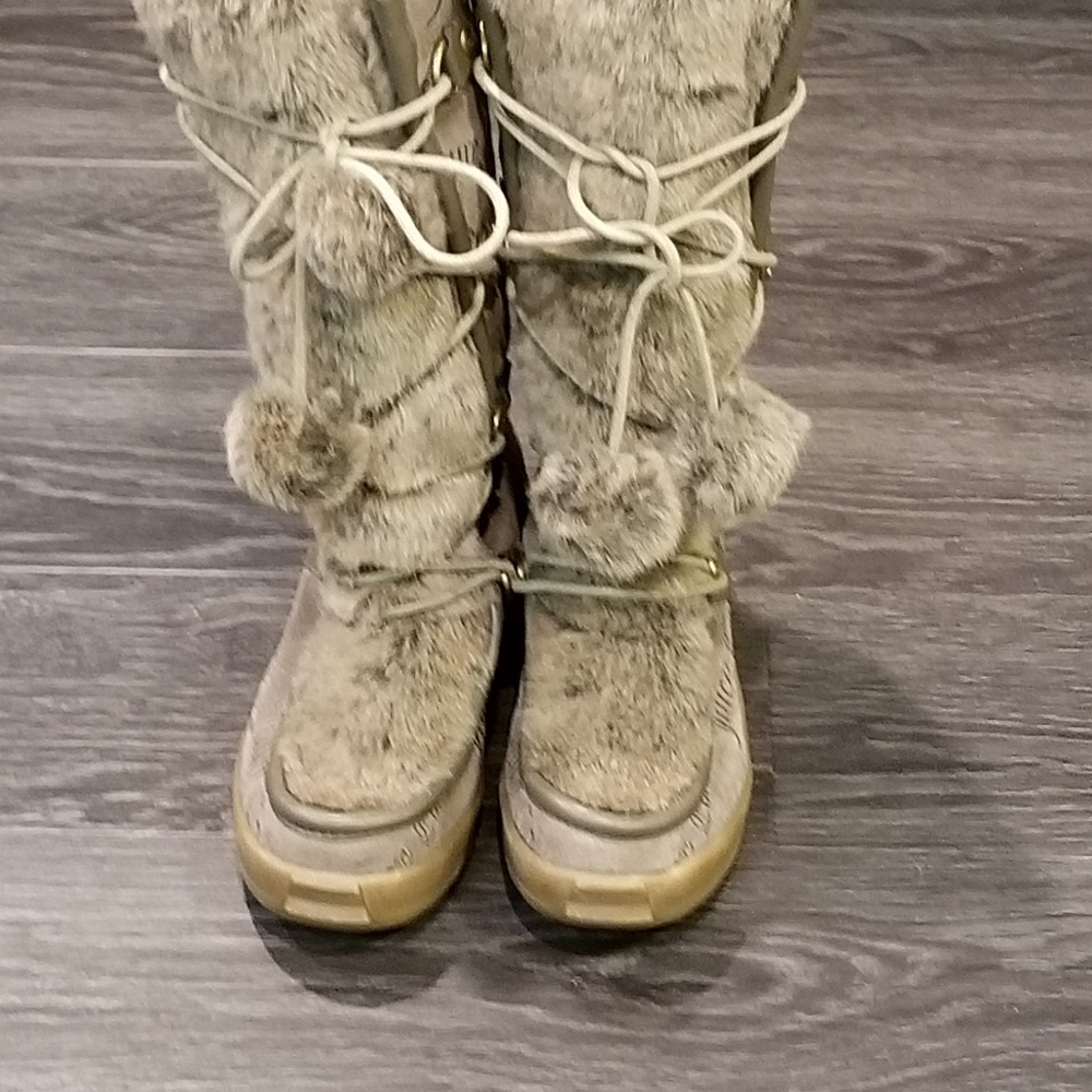 Juicy Couture Eskimo Boots Size 6.